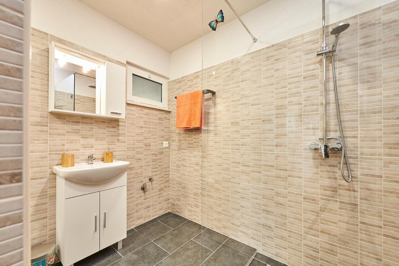 Studio Apartment Bascan Trogir Exteriör bild