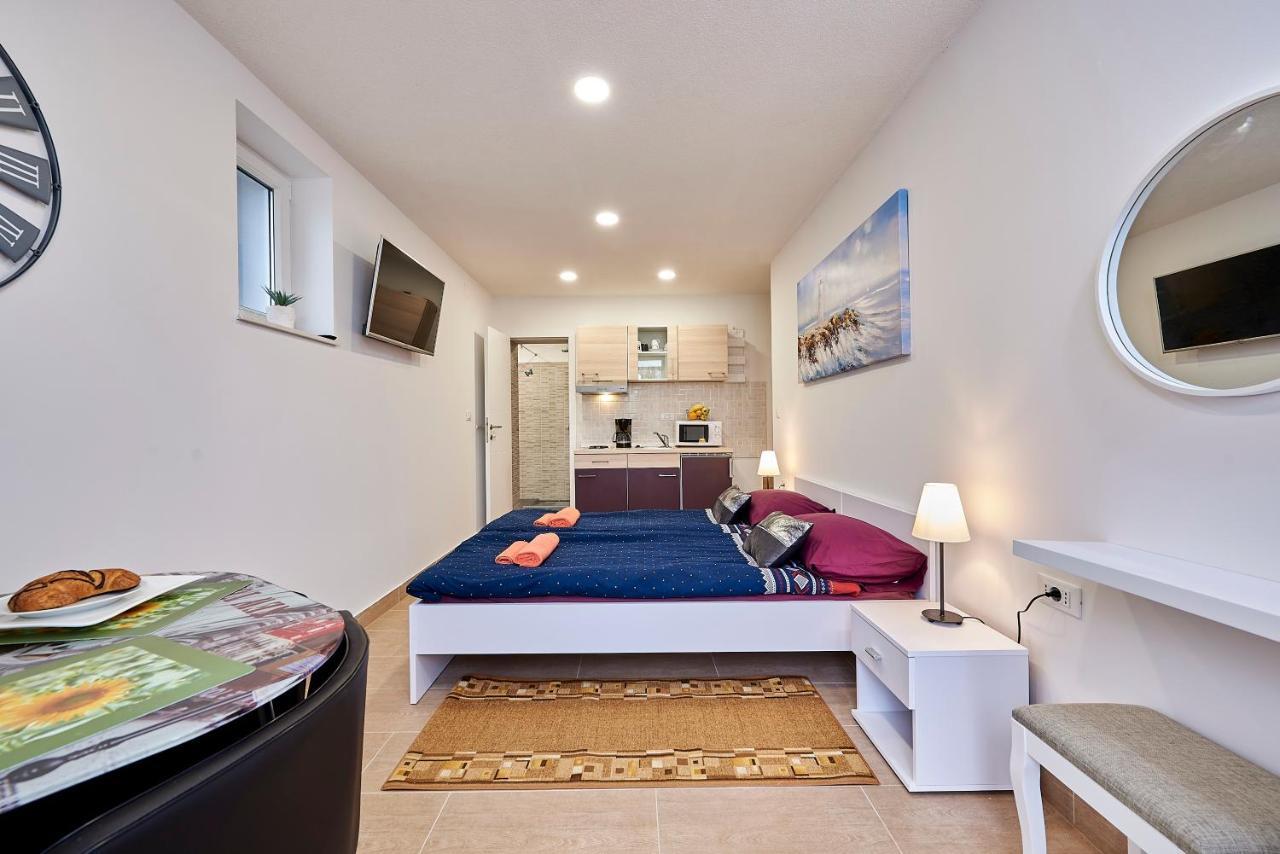 Studio Apartment Bascan Trogir Exteriör bild