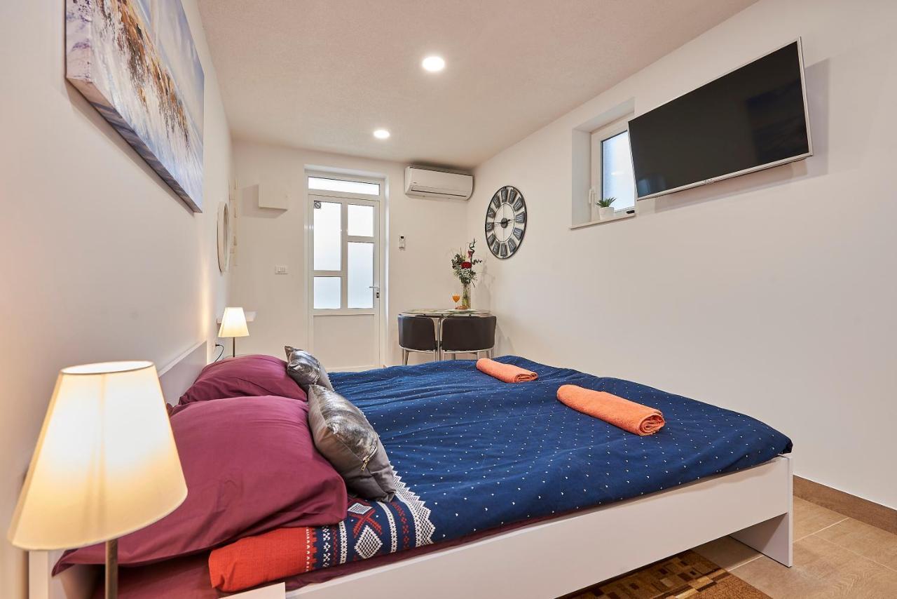 Studio Apartment Bascan Trogir Exteriör bild
