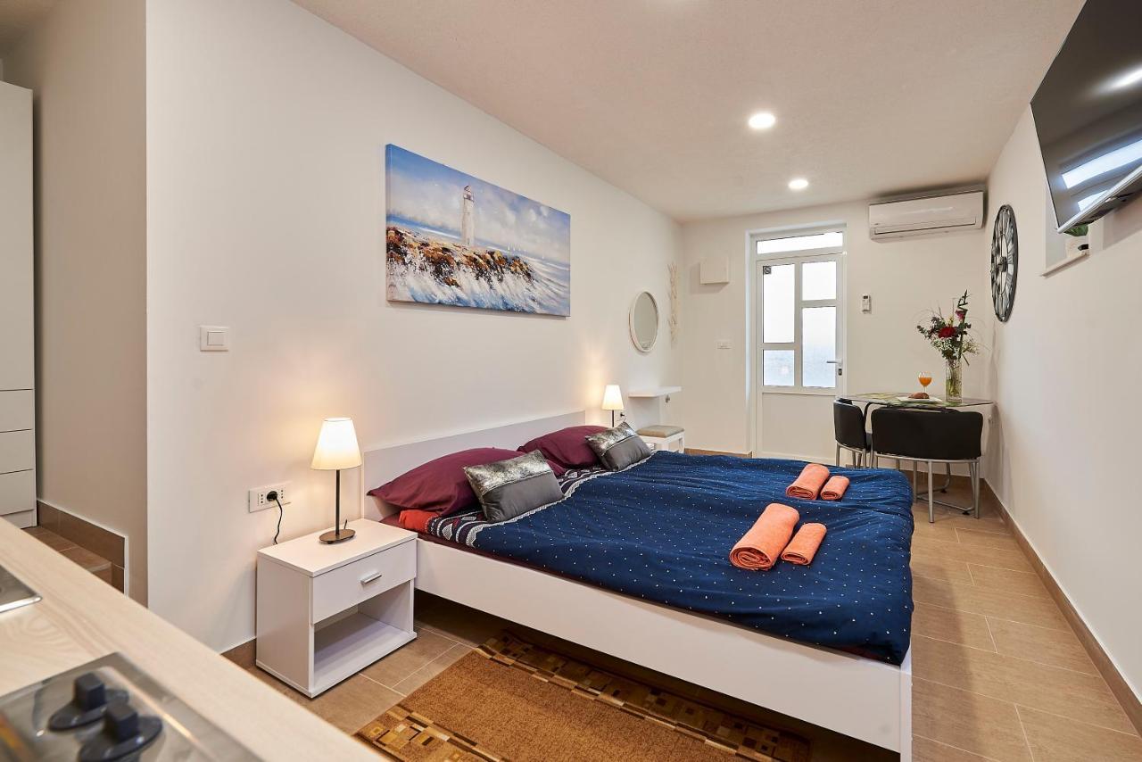 Studio Apartment Bascan Trogir Exteriör bild